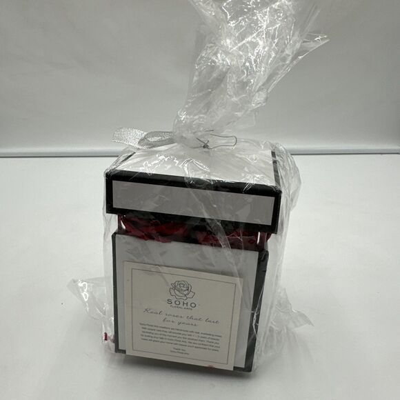 Soho Floral Arts | Roses In A Box | Genuine Roses that Last for Years - Picture 1 of 6